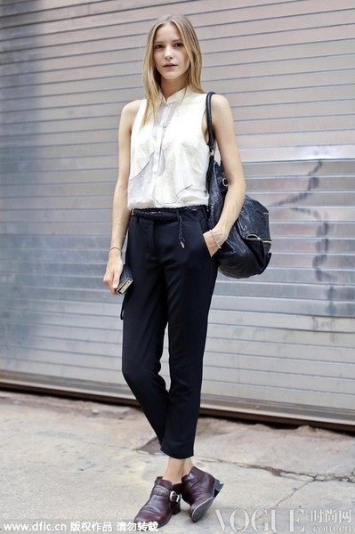 无袖衬衫组合7式基本款 百搭应对夏日不同场合