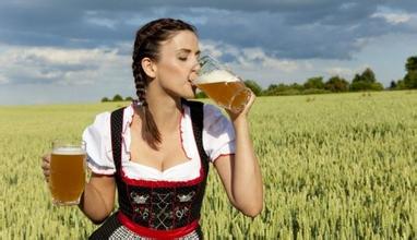 夏天喝啤酒的好处
