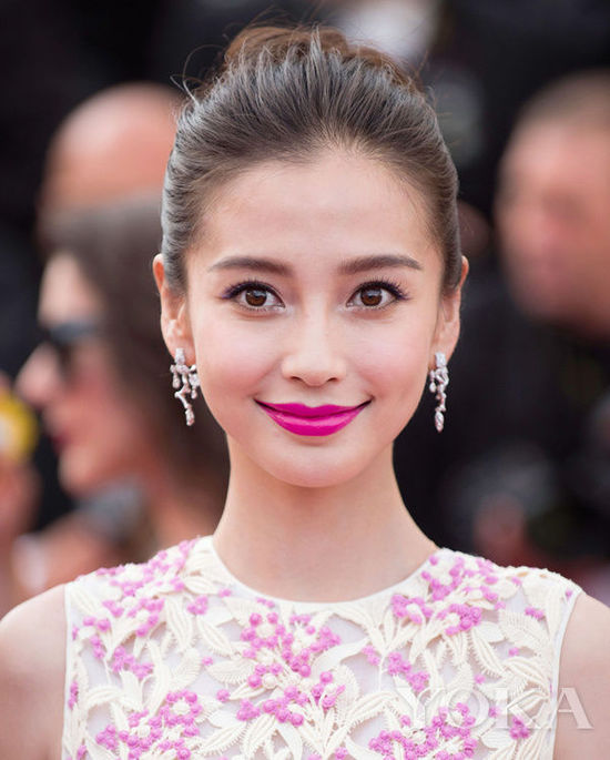 Angelababy唐嫣示范粉唇妆 七夕就是要桃花