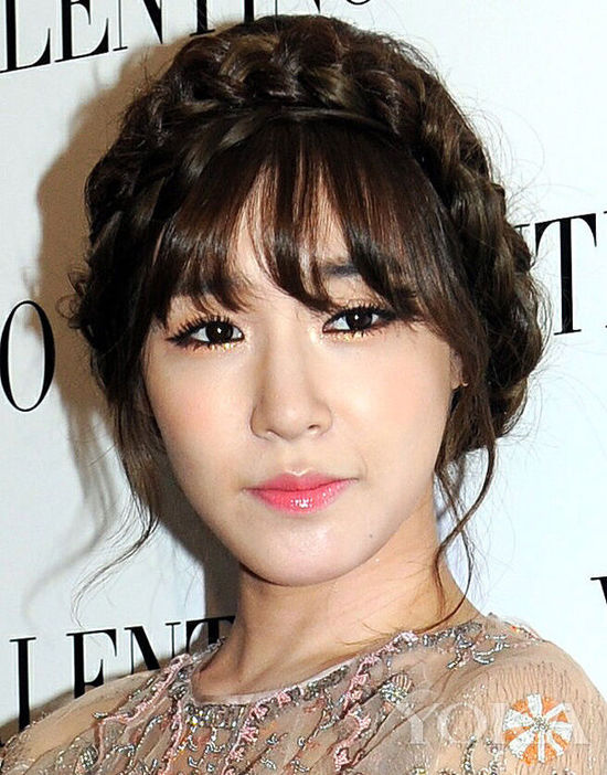 Angelababy唐嫣示范粉唇妆 七夕就是要桃花