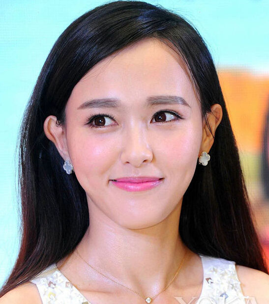 Angelababy唐嫣示范粉唇妆 七夕就是要桃花