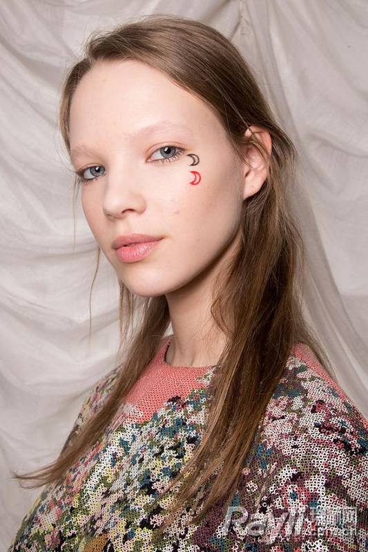 2015新潮流“刺青妆” 你敢不敢尝试？