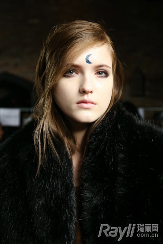 2015新潮流“刺青妆” 你敢不敢尝试？