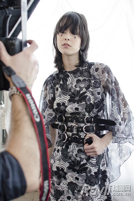 2015新潮流“刺青妆” 你敢不敢尝试？